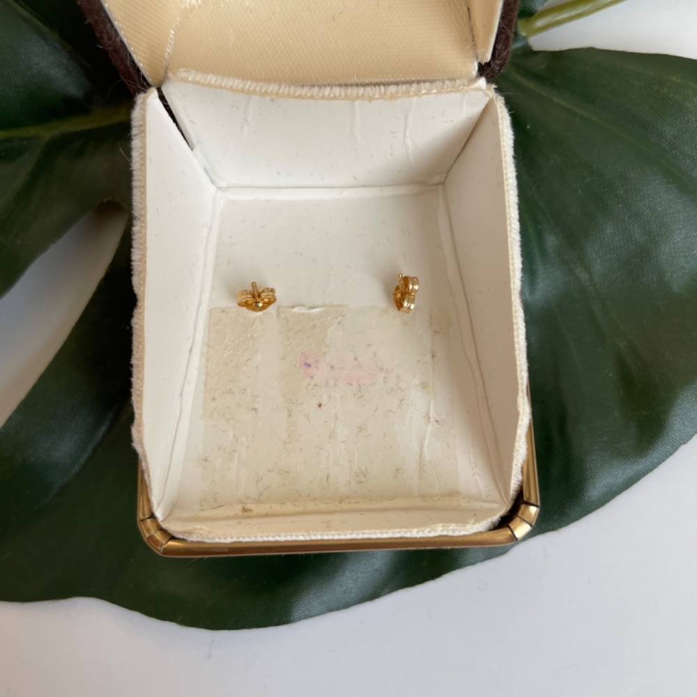 NIB! 14kt Gold Small Delicate Hearts Children’s Post Earrings - Picture 4 of 7